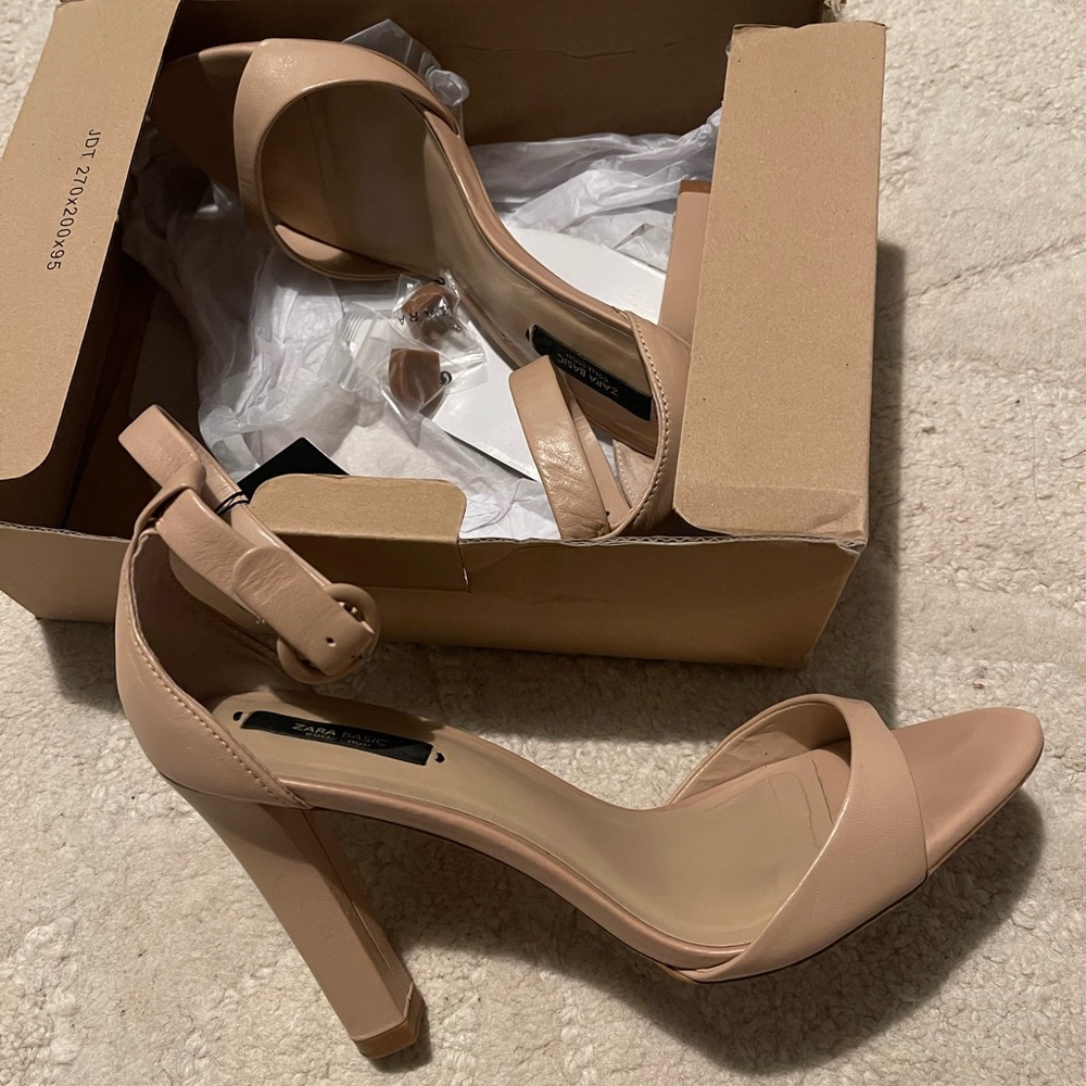 Zara nude leather sandals size 39 EUC with box